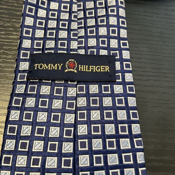 Men's Shades of Blue Tommy Hilfiger Diamond Pattern Tie / Necktie - Picture 5 of 7